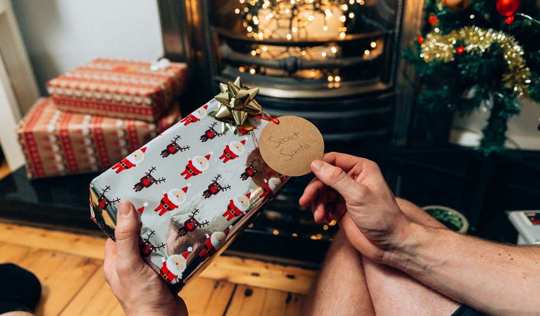 De kerstboom staat er, de pakjes stapelen zich op, en straks is het kerstvakantie 🎄