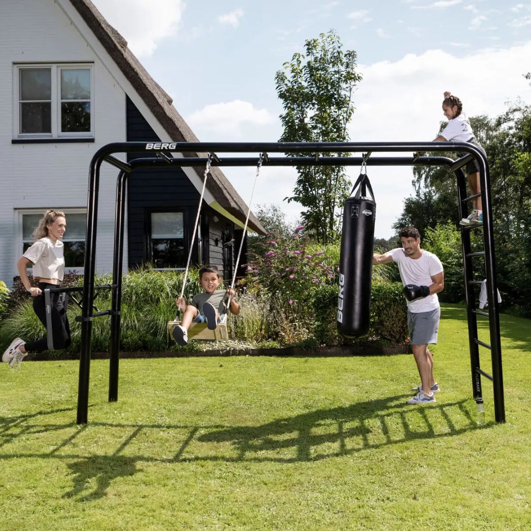 Berg Playbase Large TT met houten schommelzitje en trapeze